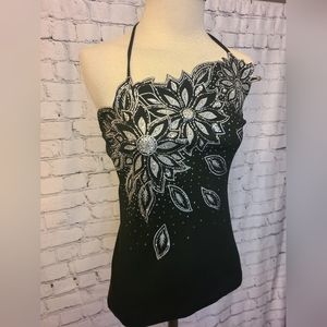 Medium black sleeveless fitted tank